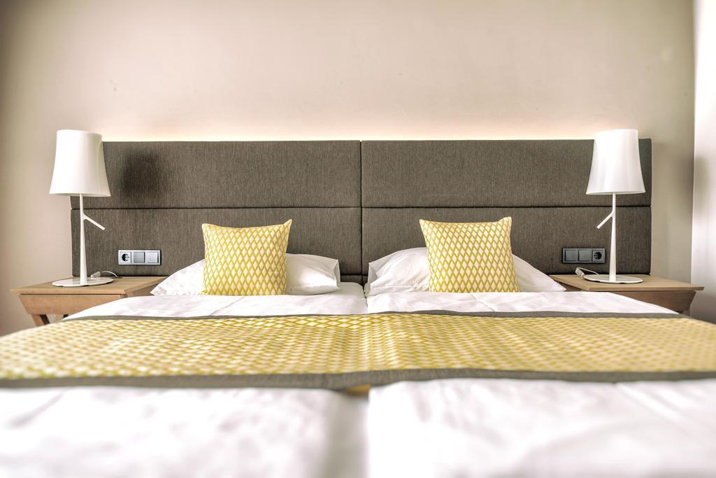 Hotel Turmhof Гумполдскирхен Стая снимка
